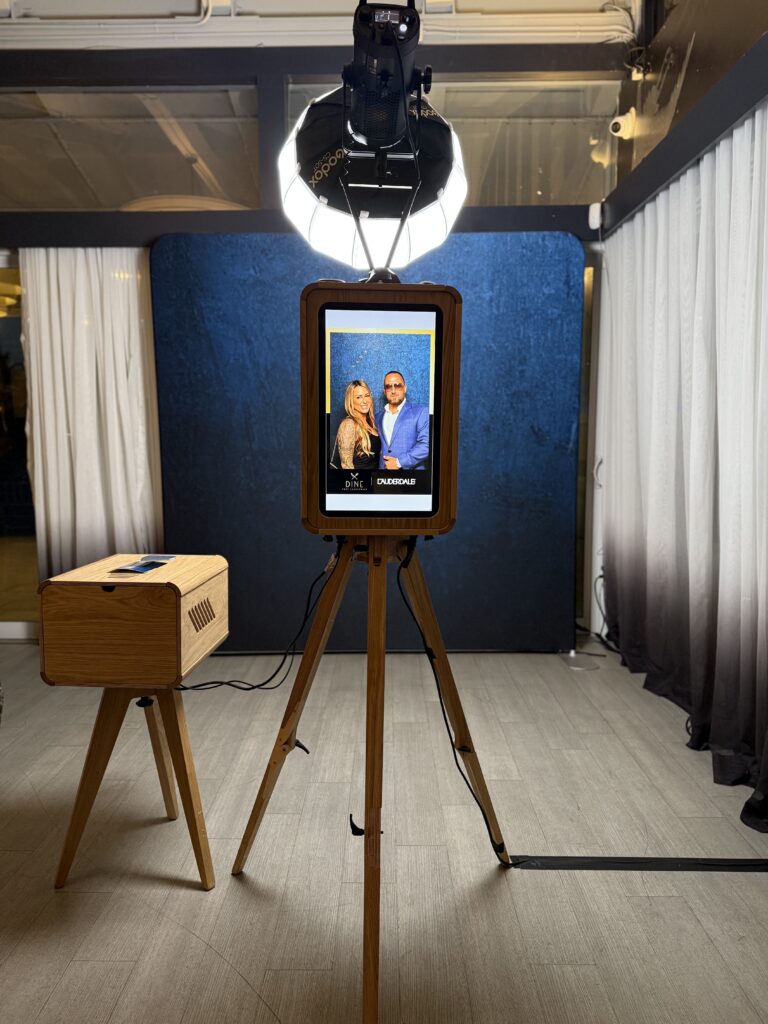 Dipp Photobooth Canva Fine art 2